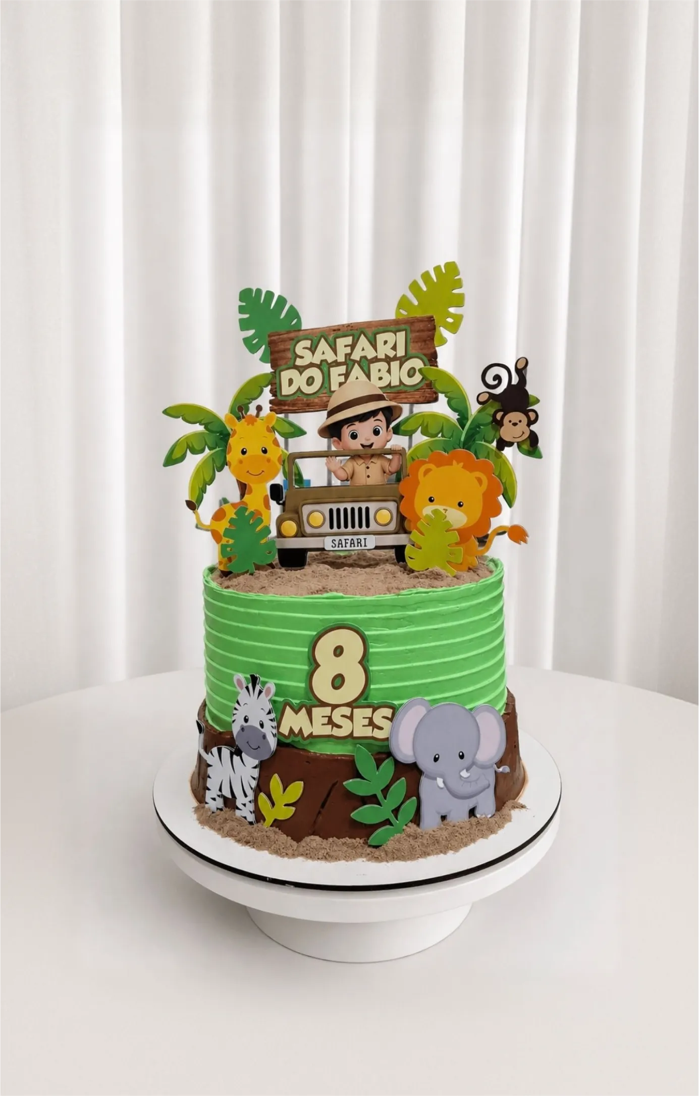 Bolo temático de safari com bichinhos